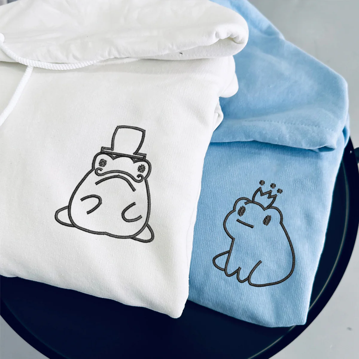 Custom Embroidered Frog King and Queen Matching Hoodies for Couples - Image 7