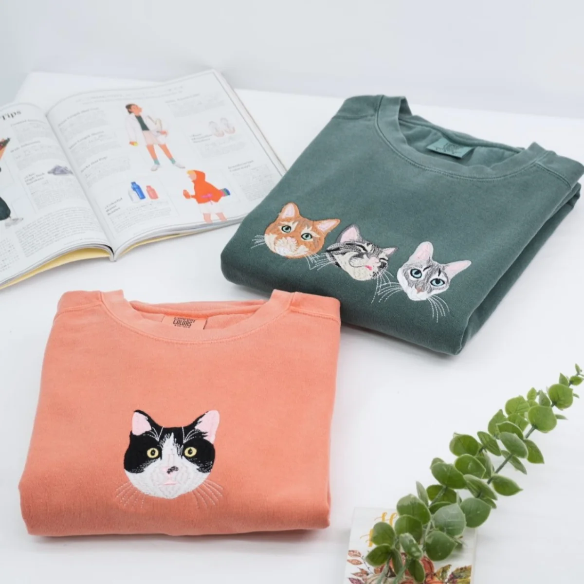Custom Multi-Cat Portrait Sweatshirts - Personalized Pet Faces with Names - Multiple Cat Owner Gift - Image 4